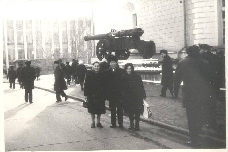 Фотография ч/б. Овчинникова А.Я., Амиканов П.П., Томилова Р.И. во время работы 25 съезда КПСС. Москва, март 1976 г.