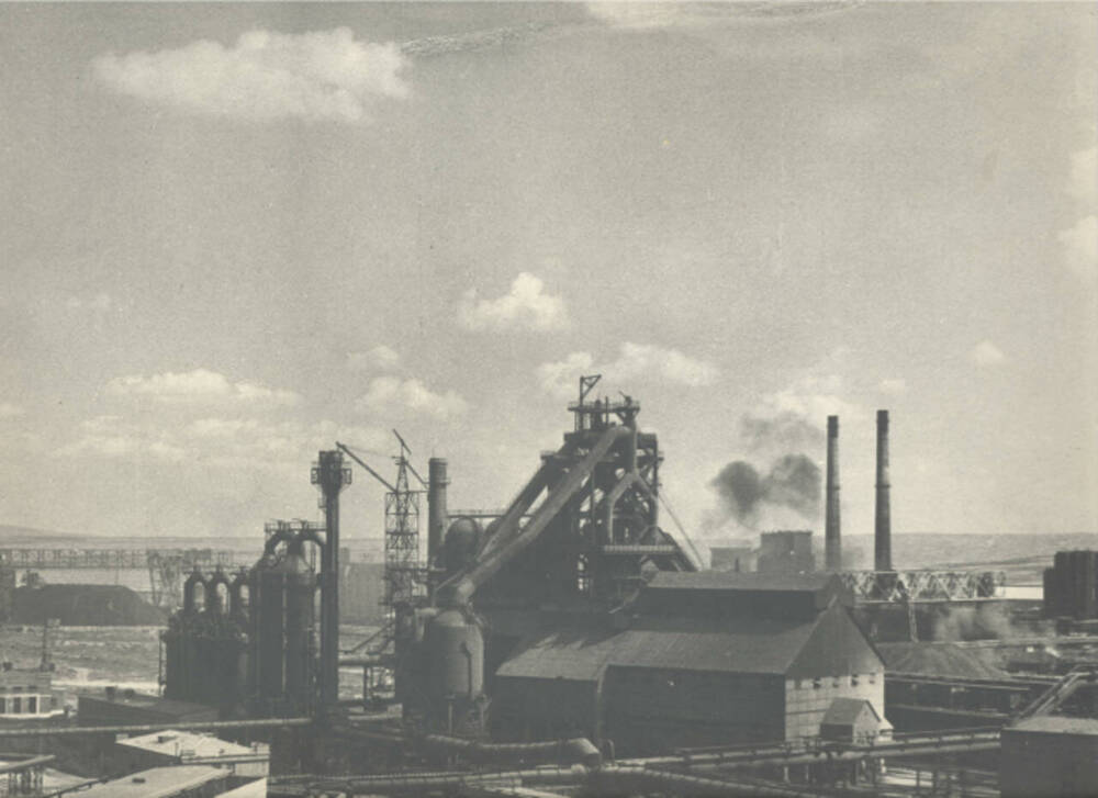 Фото: Панорама Орско-Халиловского металлургического комбината. Август 1957 года