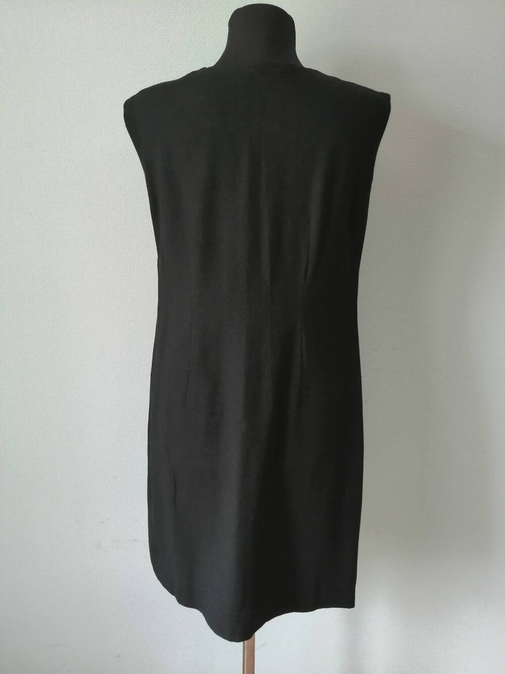 Платье женское без рукавов из шерсти черного цвета