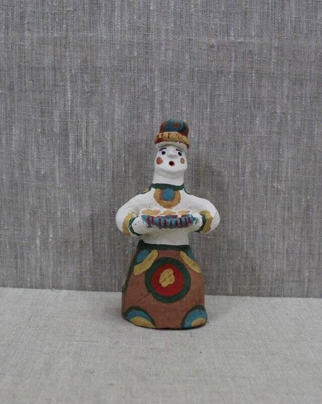 Каргопольская глиняная игрушка «Баба с пирогами».