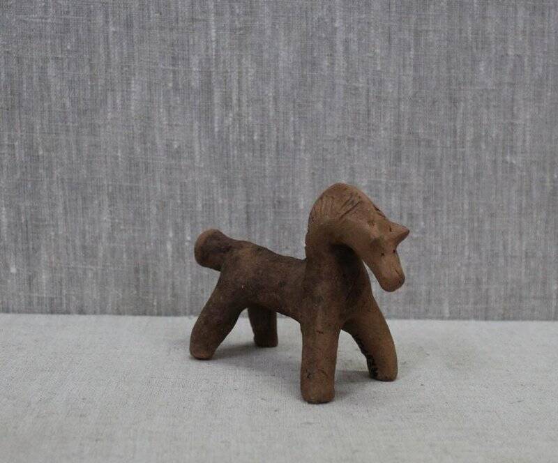 Каргопольская глиняная игрушка «Конь».
