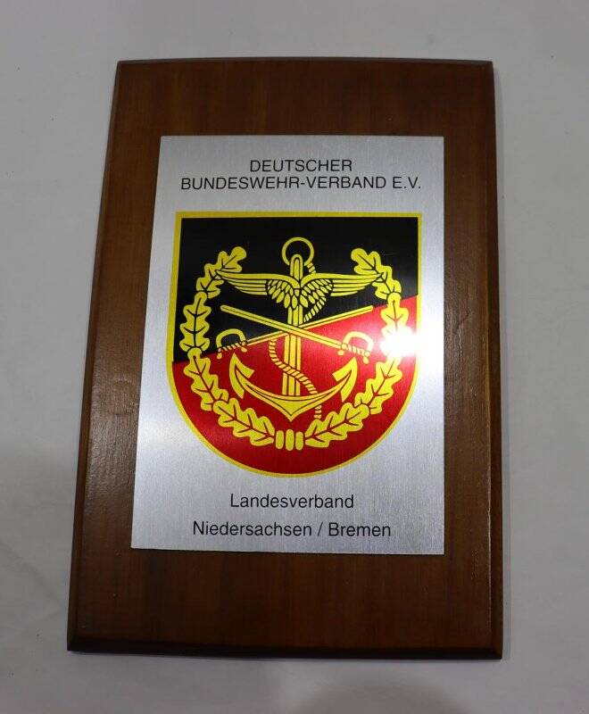 Эмблема Немецкий военный союз, дар от членов Союза 2001 г., июнь.