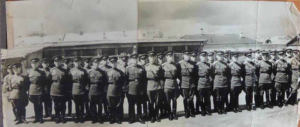 Фотография Маслов И.И. (шестой  слева в первом ряду)Германия