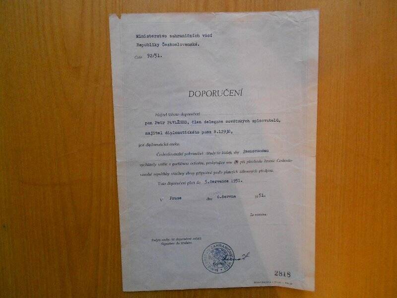 Разрешение на поездку в Чехословакию № 2818 П. А. Павленко  (на чешском языке).