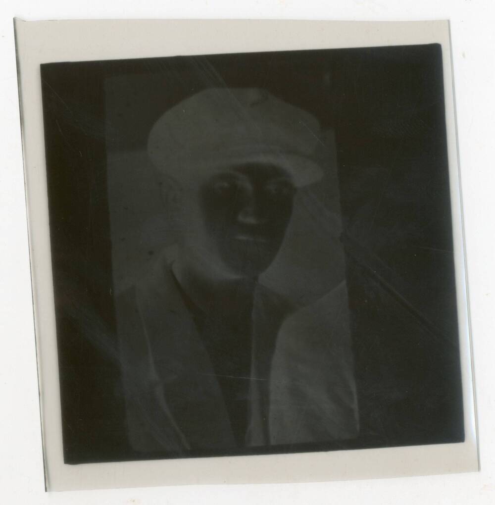 Негатив В. Закруткин в кепке.1928 год