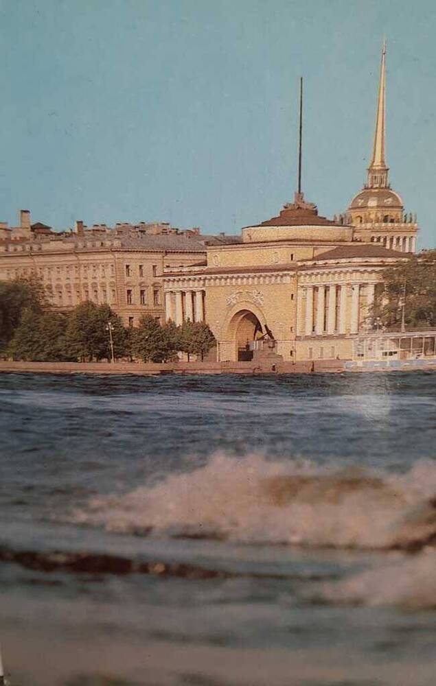 Фотооткрытка видовая Ленинград. Западный павильон Адмиралтейства. 