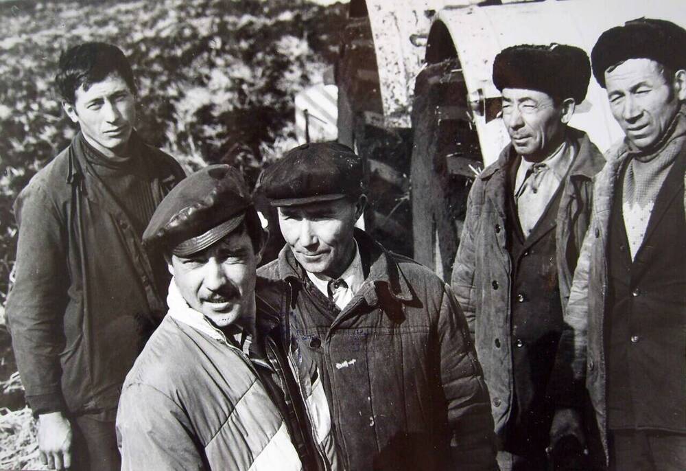 Фотография. Механизаторы колхоза «Уныш» Дюртюлинского района БАССР. 1985 г.