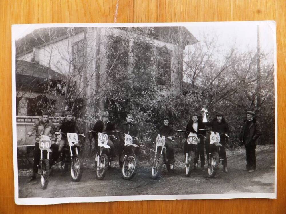 Фото. Команда мотоклуба «Патриот», 1985 год.