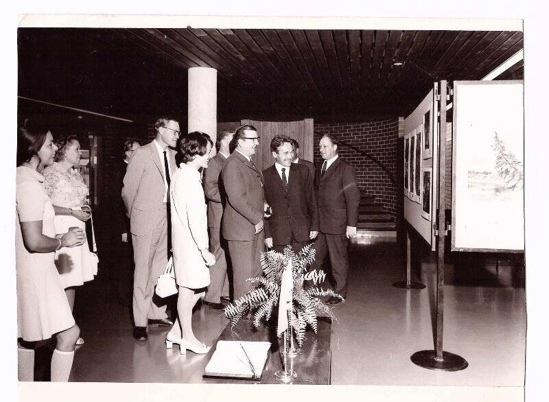 Фотография. Торжественное открытие фотовыставки в гражданской школе г. Сало 21 августа 1971 г.