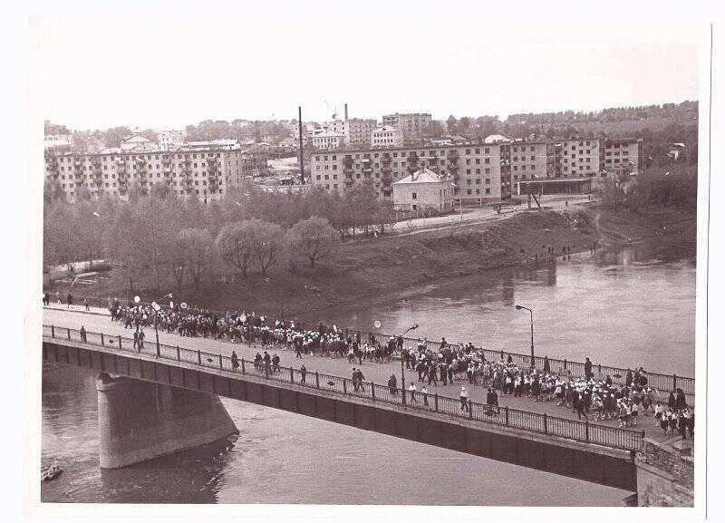 Фотография. Вид на моста, г. Ржев. Обратный путь с демонстрации.