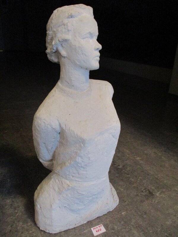 Скульптура. Портрет П.И. Савельевой, героини Луцкого подполья, погибшей в 1944 году в г. Луцке.