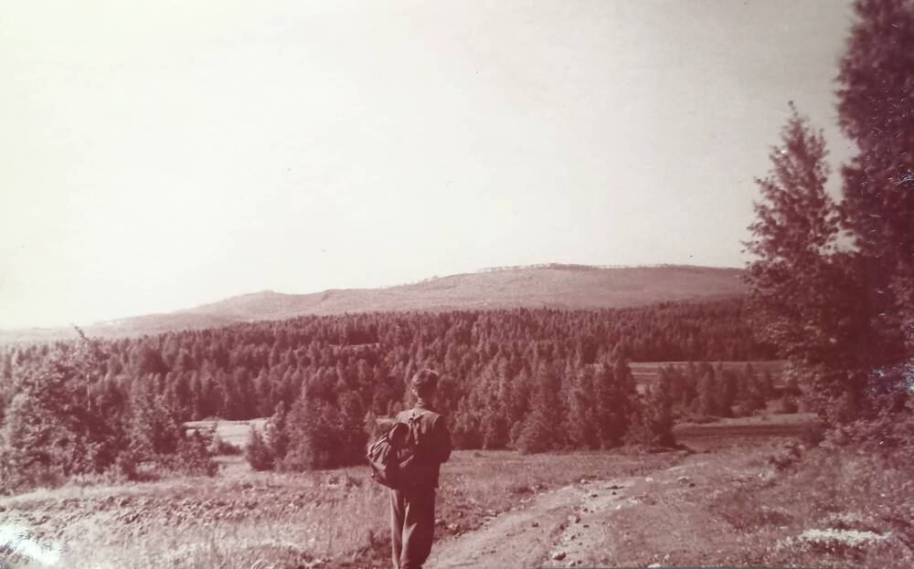Фото ч/б. Вид на гору Толстая.