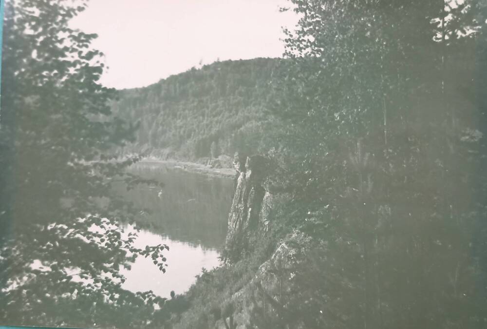 Фото ч/б. Вид на реку Чусовая с Оленьего камня.