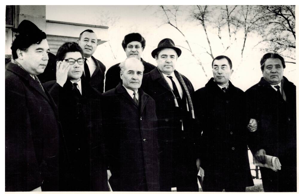 Фото черно-белое. А. Хакимов в Ташкенте. 1969г.