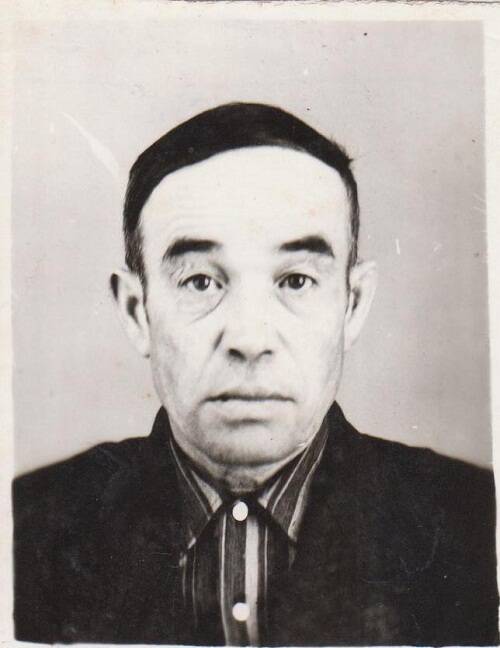 Погрудная ч/б фотография. Горномарийский поэт И.В. Захаров (1931-1993)