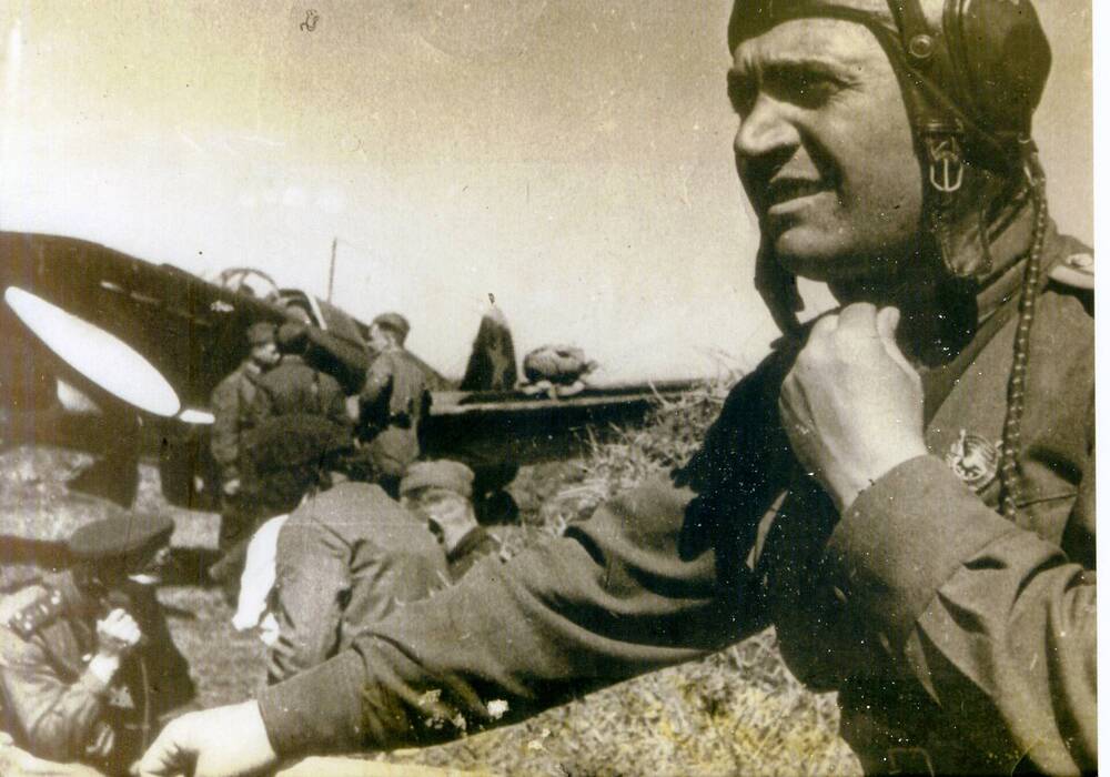 Фото командира полка истребительной авиации майора Мурга.