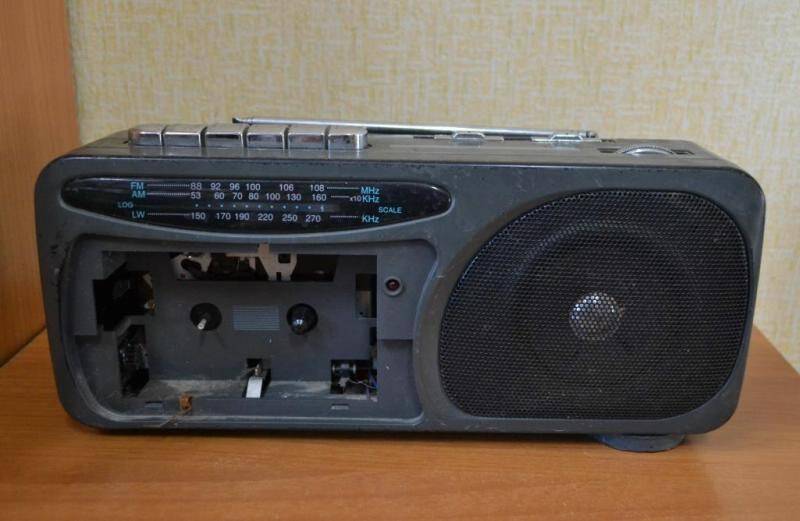 Магнитофон кассетный с радио