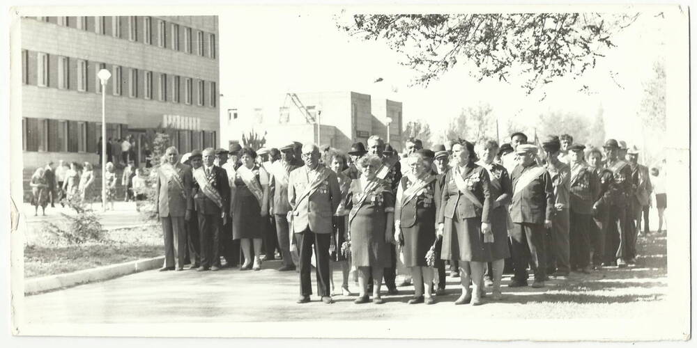 Фотография. Парад ветеранов Великой Отечественной войны 9 мая в п. Зимовники.