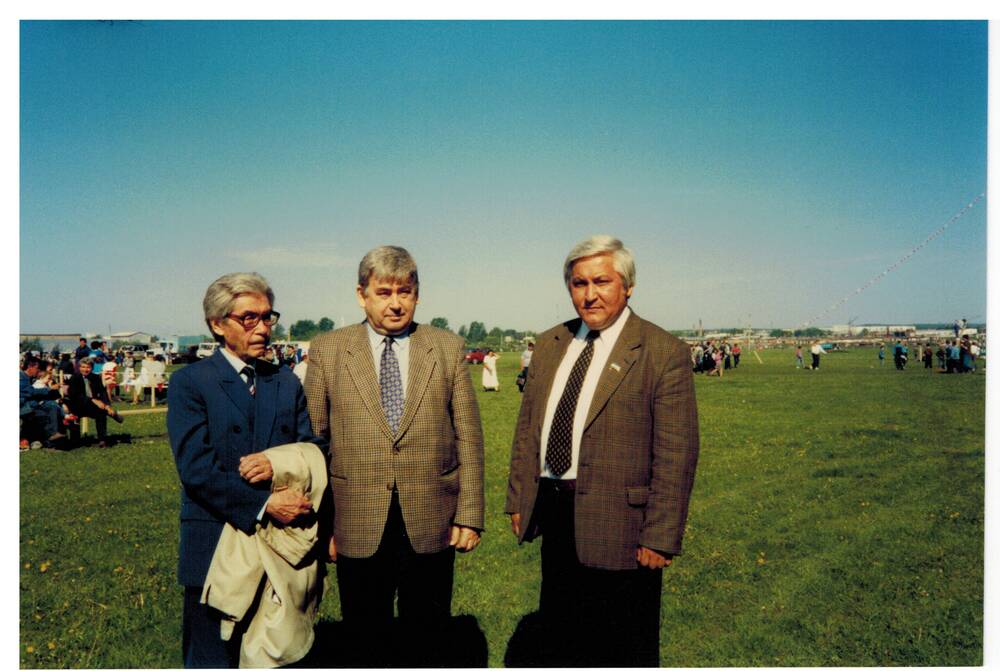 Цветное фото. Ахияр Хакимов на Сабантуе, г. Давлеканово. 01.06.1997г.