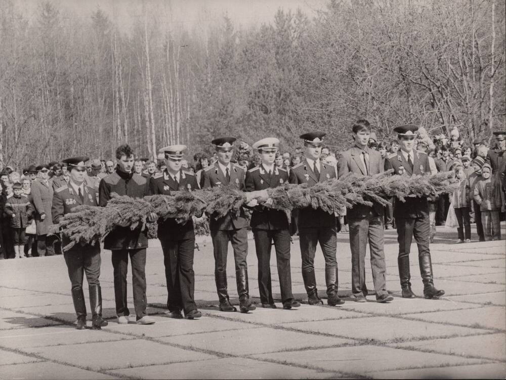 Фото возложение венка на митинге 9 мая 1988 г