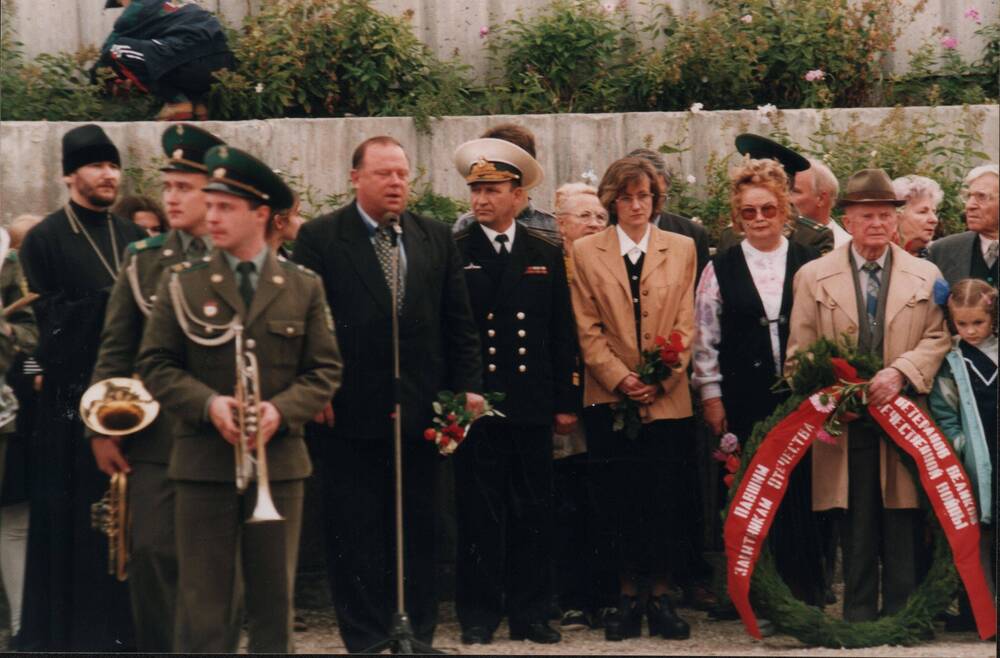 Перезахоронение останков воинов у часовни Николая Чудотворца 1998