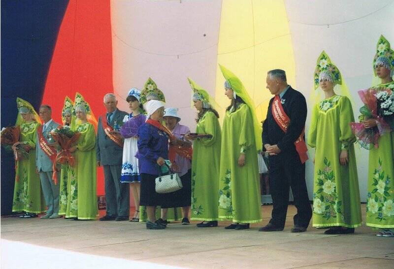 Фотография цветная. Церемония награждения Почетных граждан Октябрьского района