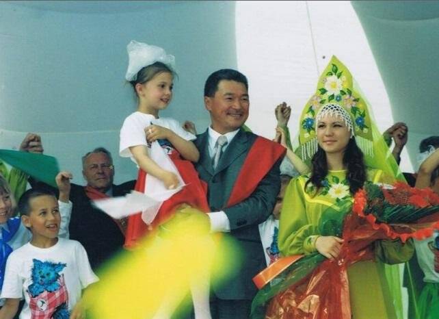 Фотография цветная. День празднования 65-летия Октябрьского района