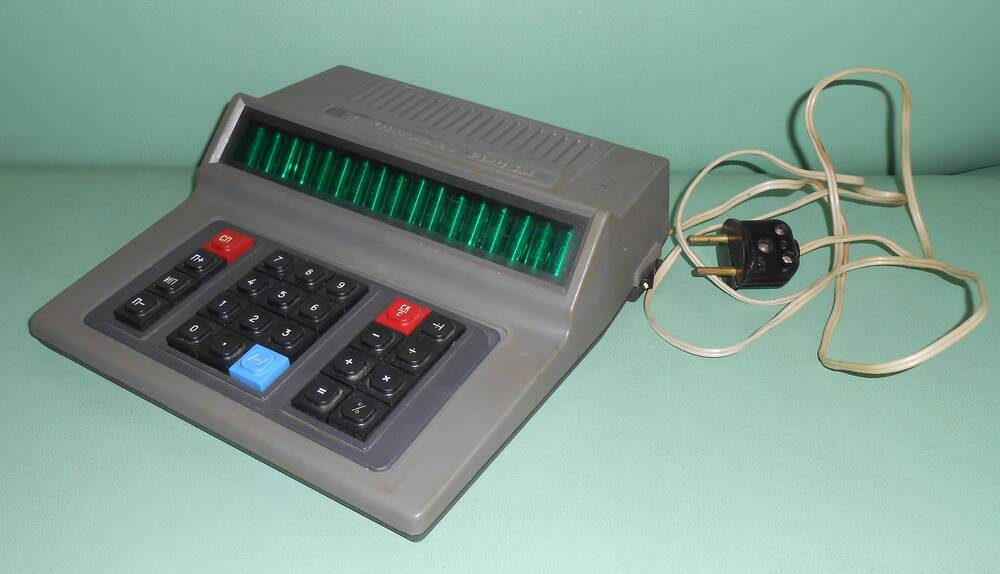 Машина электронная клавишная вычислительная (калькулятор - Электроника БЗ - О5М)