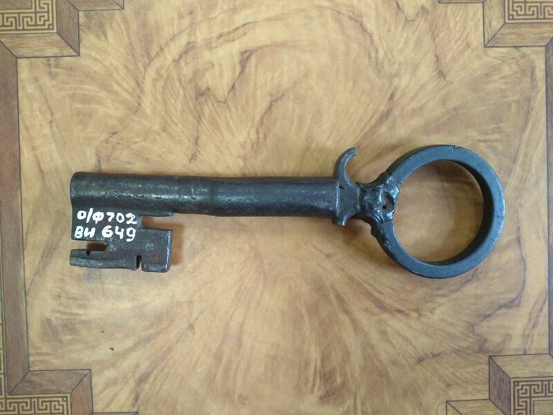 Ключ от амбарного замка