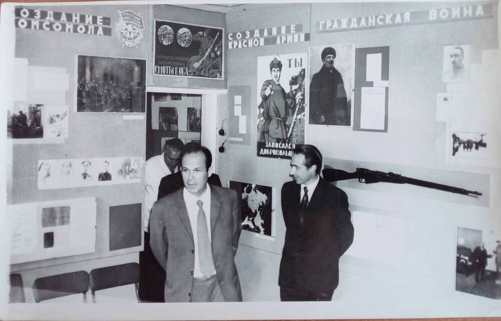 Фотография. Областной семинар –совещание идеологических работников, который состоялся в г. Дмитриеве 5-6 сентября 1975г.