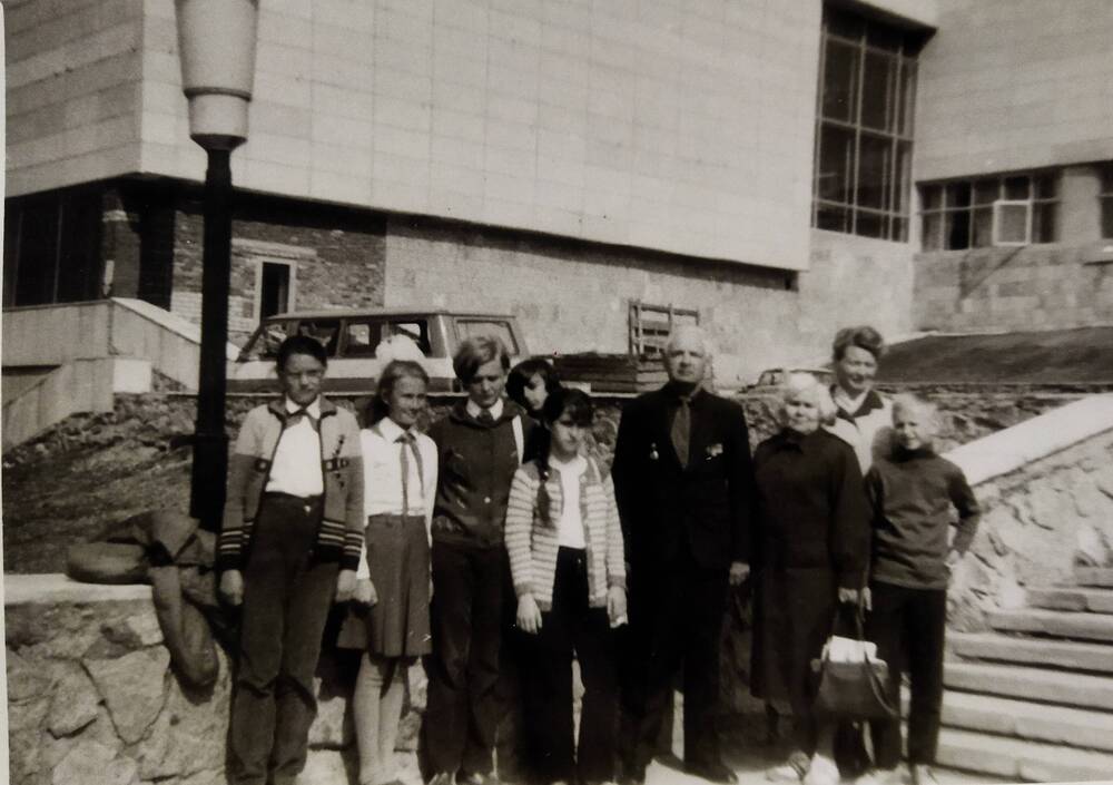 Сюжетная фотография Пионеры дома пионеров на экскурсии в г.Миассе