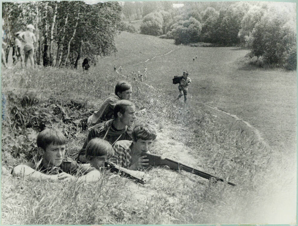 Фотография групповая. Военная игра Зарница в пионерлагере Кузнечики