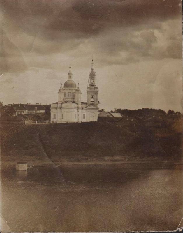 Фотография. г. Ямбург. Вид на Екатерининский собор с р. Луга.