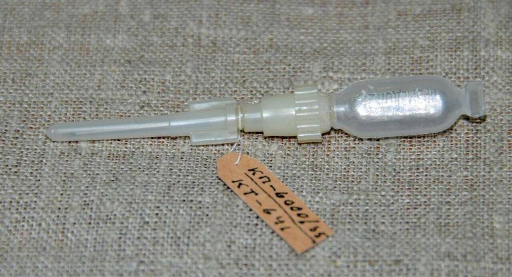 Шприц разовый пластмассовый для обезболивающих средств из укладки медицинской стоматологической для оказания экстренной стоматологической помощи в условиях космического полета