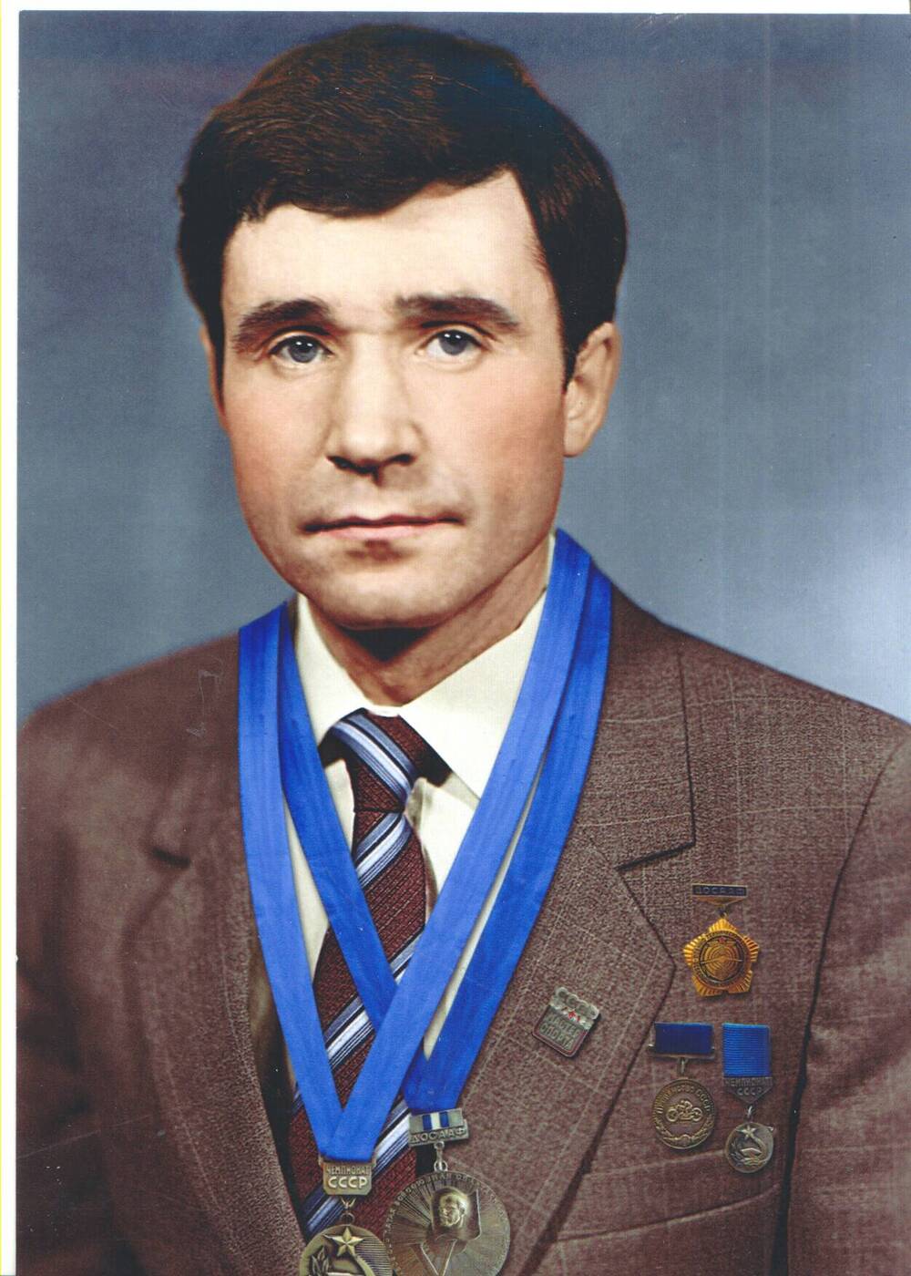 Фотопортрет. Бархатов Владимир Михайлович - неоднократный призер СССР, мастер спорта СССР по мотоспорту.