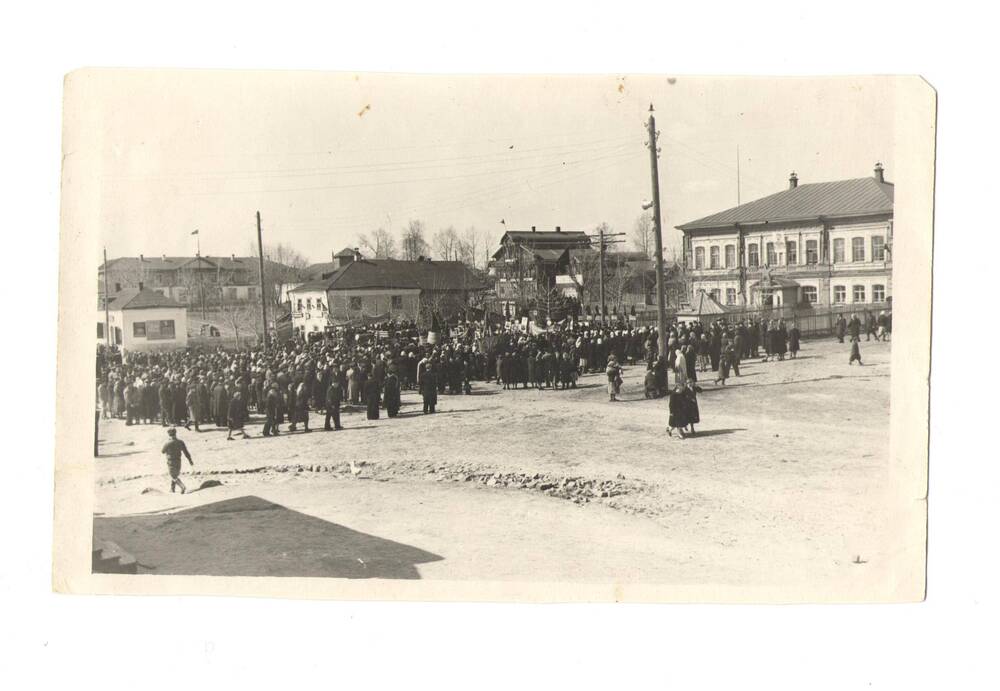 Фотография. Митинг на площади п.Ковернино по случаю годовщины Великой Октябрьской социалистической революции
