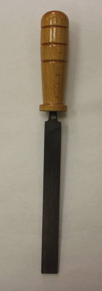 Напильник плоский с деревянной ручкой из набора слесарных инструментов М.Т. Калашникова.