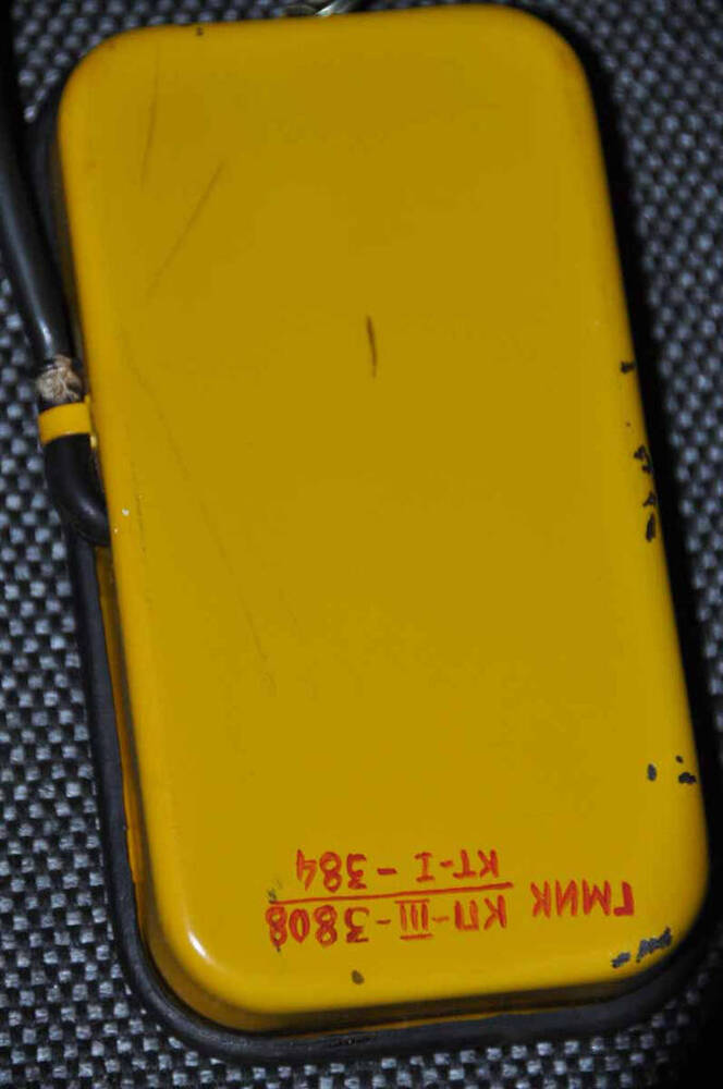 Батарея Прибой-2К из носимого аварийного запаса для космических кораблей Союз. Изделие Гранат-6.