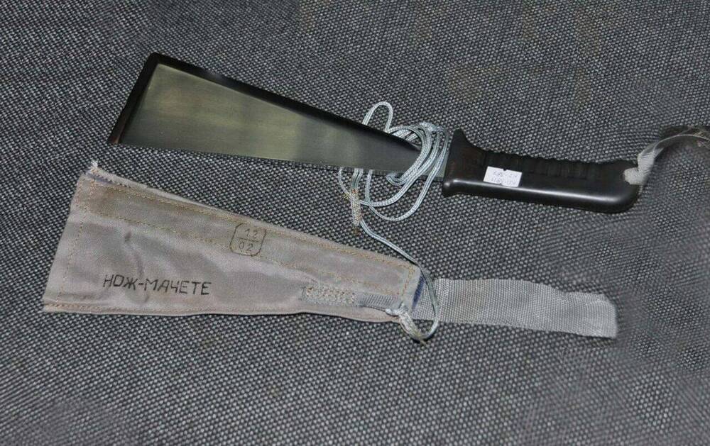 Нож-мачете из носимого аварийного запаса для космических кораблей Союз. Изделие Гранат-6.
