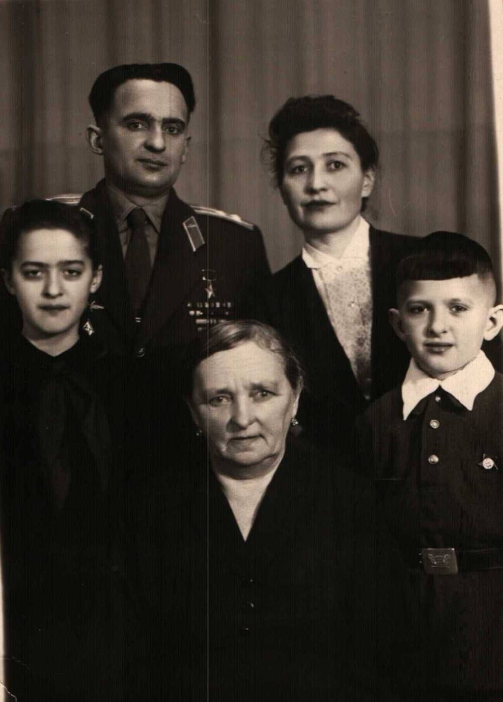 Фото групповое. Кумсков В.А. с семьей, 1960 г.