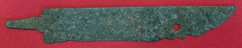Лезвие ножа металлическое ржавое найденный при раскопке на Барбашовом поле