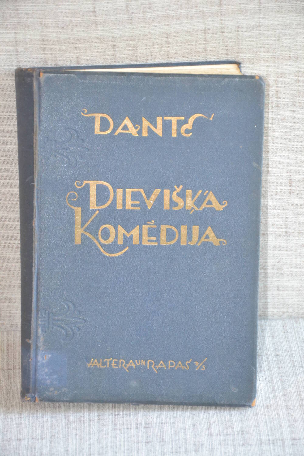 Книга Dante «Dieviska komedija» (Божественная комедия» c иллюстрациями.  498 стр.