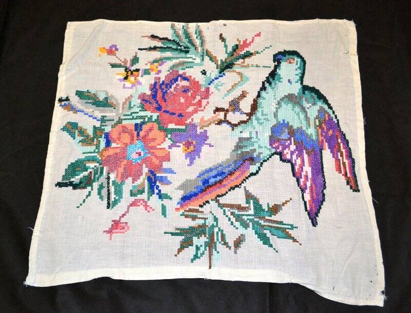 Вышивка настенное украшение, вышивка крестиком, узор птица с цветами.