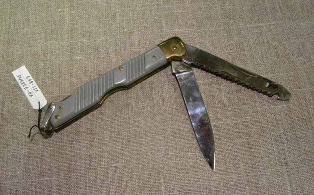 Нож складной из носимого аварийного запаса для космических кораблей Союз. Изделие Гранат-6.