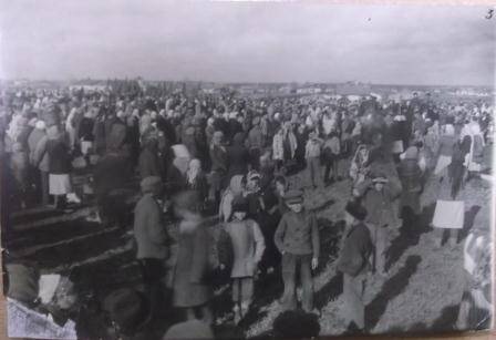 Фотография Захоронение воинов - казаков. Траурный митинг на площади  Луначарского