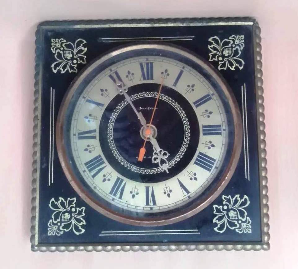 Часы настенные« Янтарь»