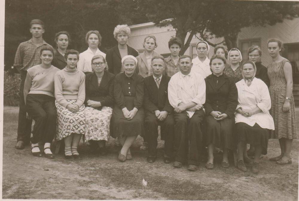 Фото: Работники пионерского лагеря Спутник