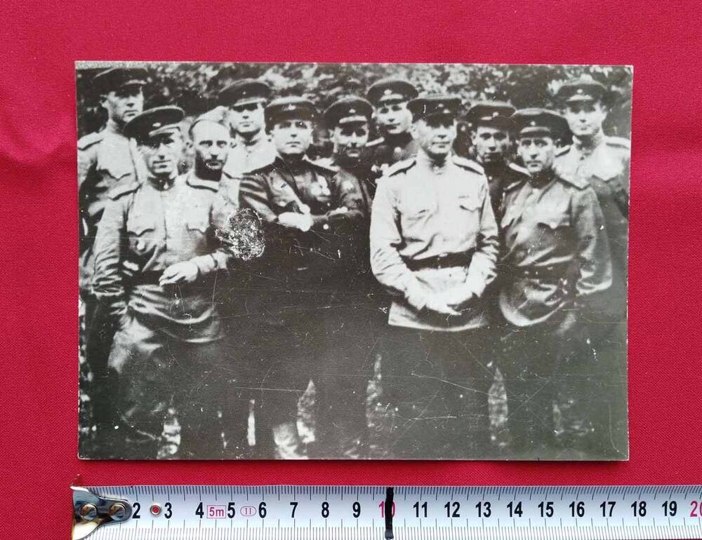 Фотокопия. Офицеры полка гвардейских минометов – «Катюш». Из архива Лущика Н.Ф., 1940-е гг.