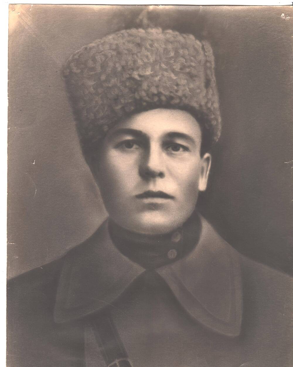 Фотопортрет погрудный. Автор не известен. Бобров Константин - первый коммунист района. 1918- 1920 гг.