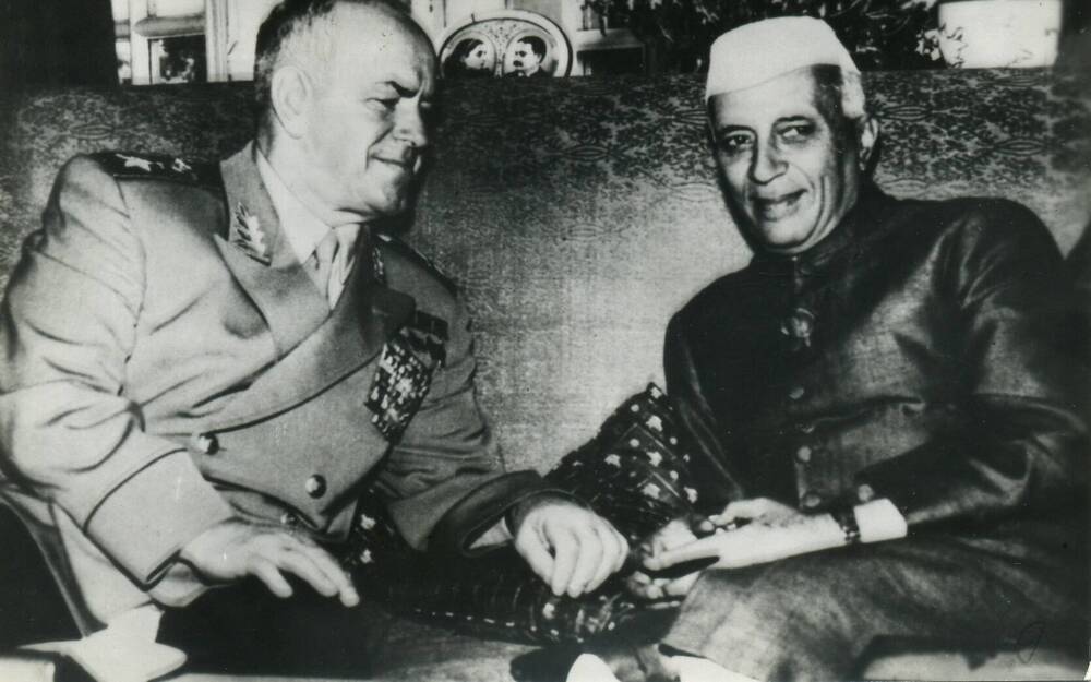 Фото. Министр обороны СССР Г.К.Жуков и Премьер министр Индии Джавахарлам Неру.1957 год